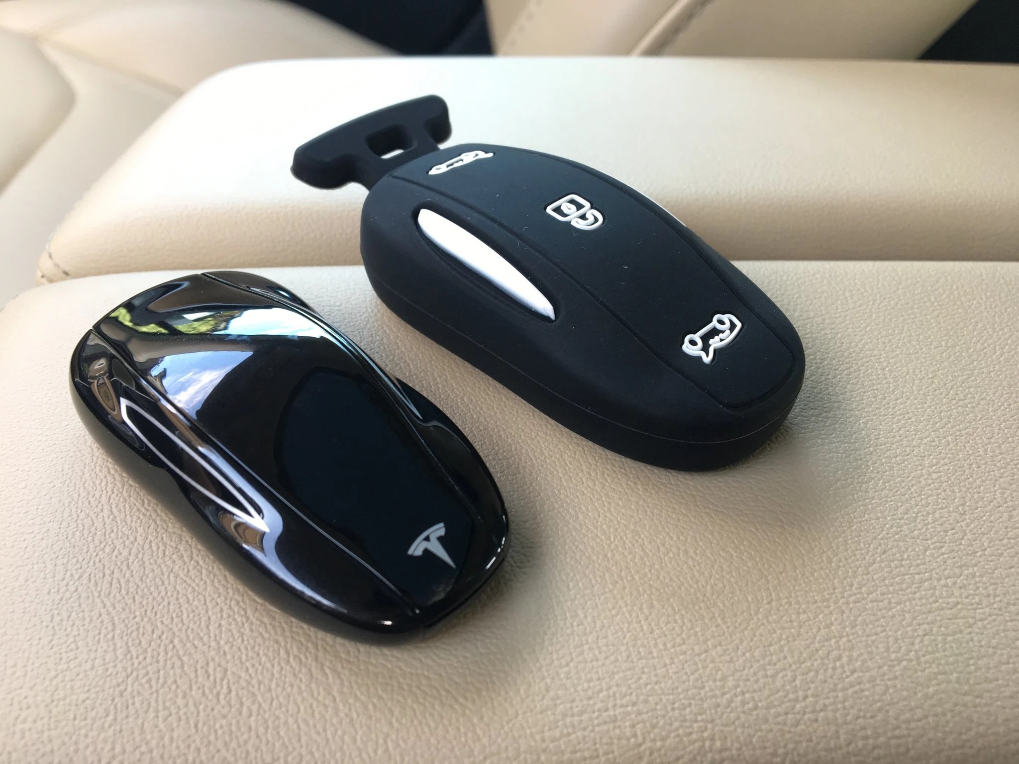 No more key fobs with new Tesla Model S and Model X deliveries, means new owners need to pay extra for accessory