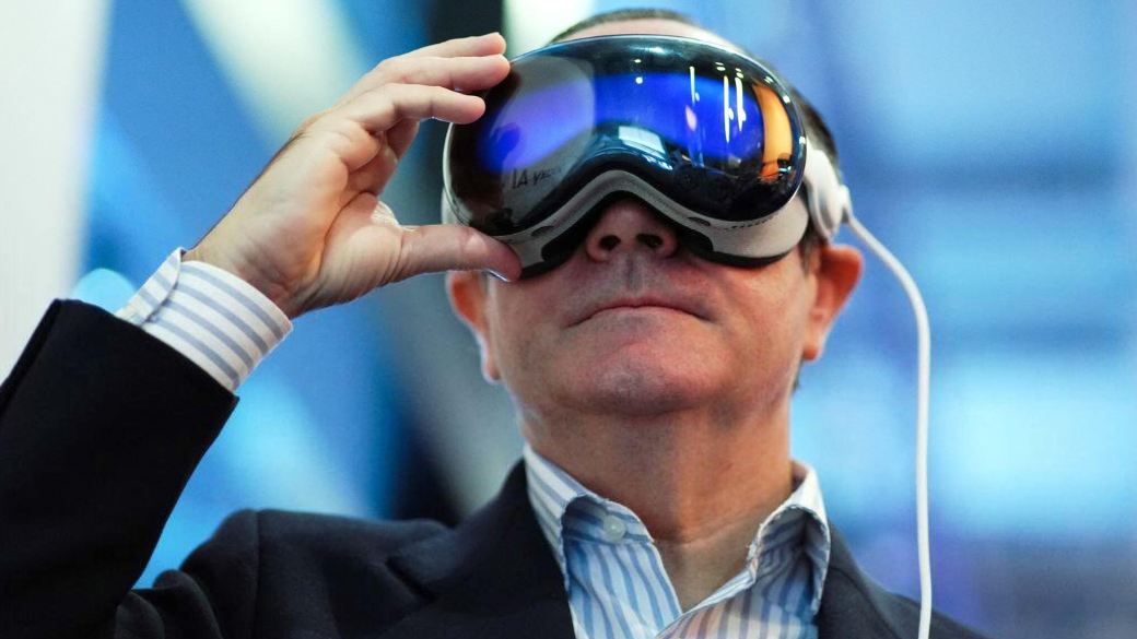 Apple Vision Pro headset - why is it so expensive to build?