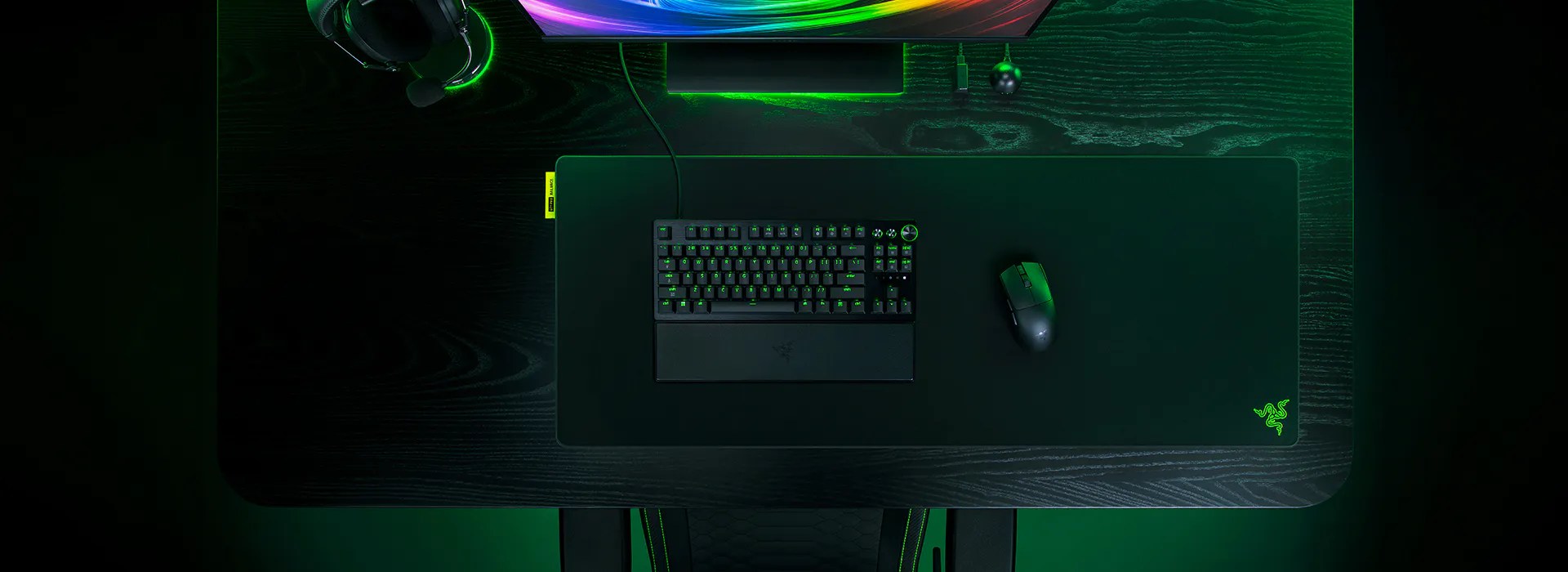 Razer Gigantus V2 Pro XXL 加長滑鼠墊擺喺電競書枱