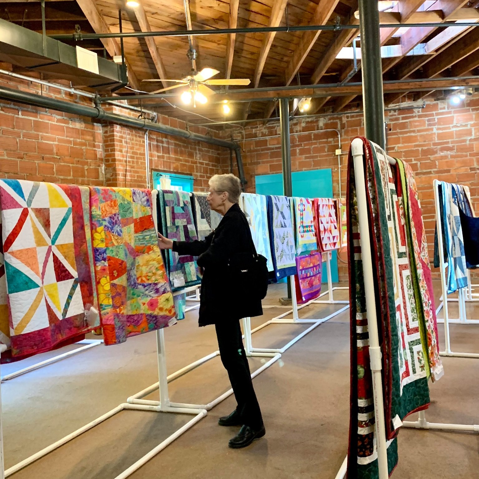 Old Fashioned Americana: Havana Quilt Show and Sale promotes the love of classic quilts