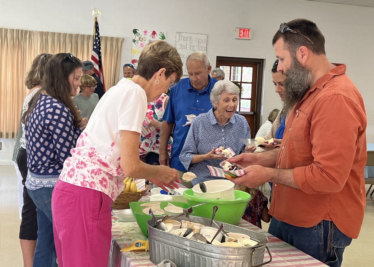 Chattahoochee celebrates end of summer with sweet-treat social
