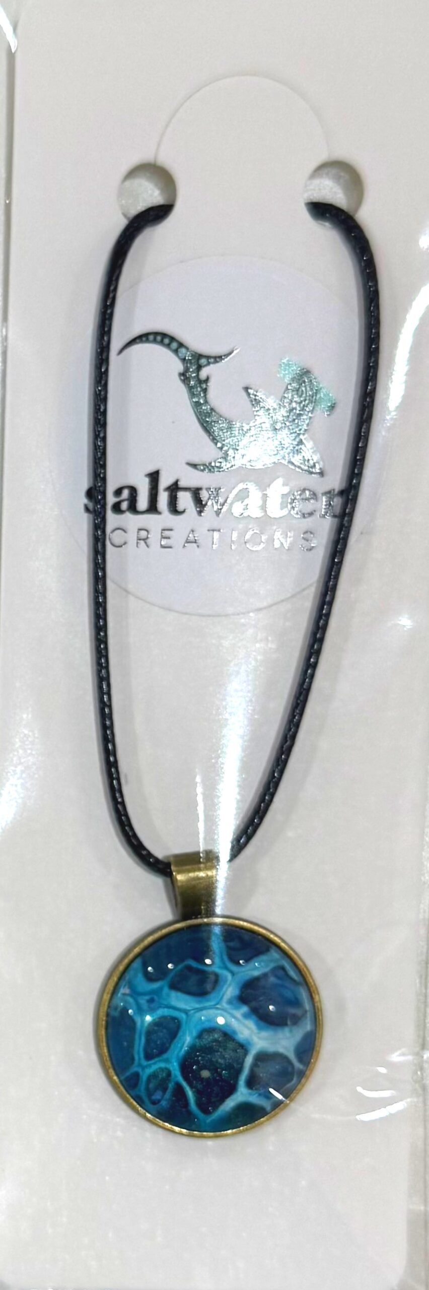 Handmade Resin Necklace – Blue Round