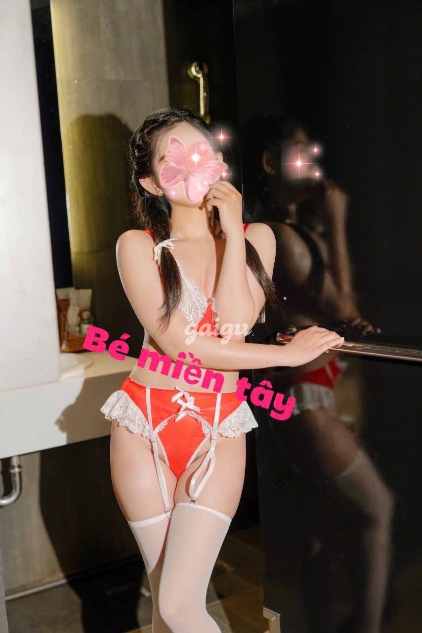 NÀNG THƠ – Baby girl 2k5 – Duyên xinh đáng check