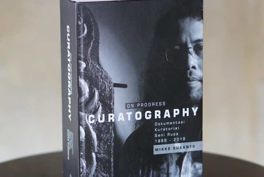 sampul (On Progress) CURATORIAL Dokumentasi Kuratorial Seni Rupa 1999-2019 Mikke Susanto