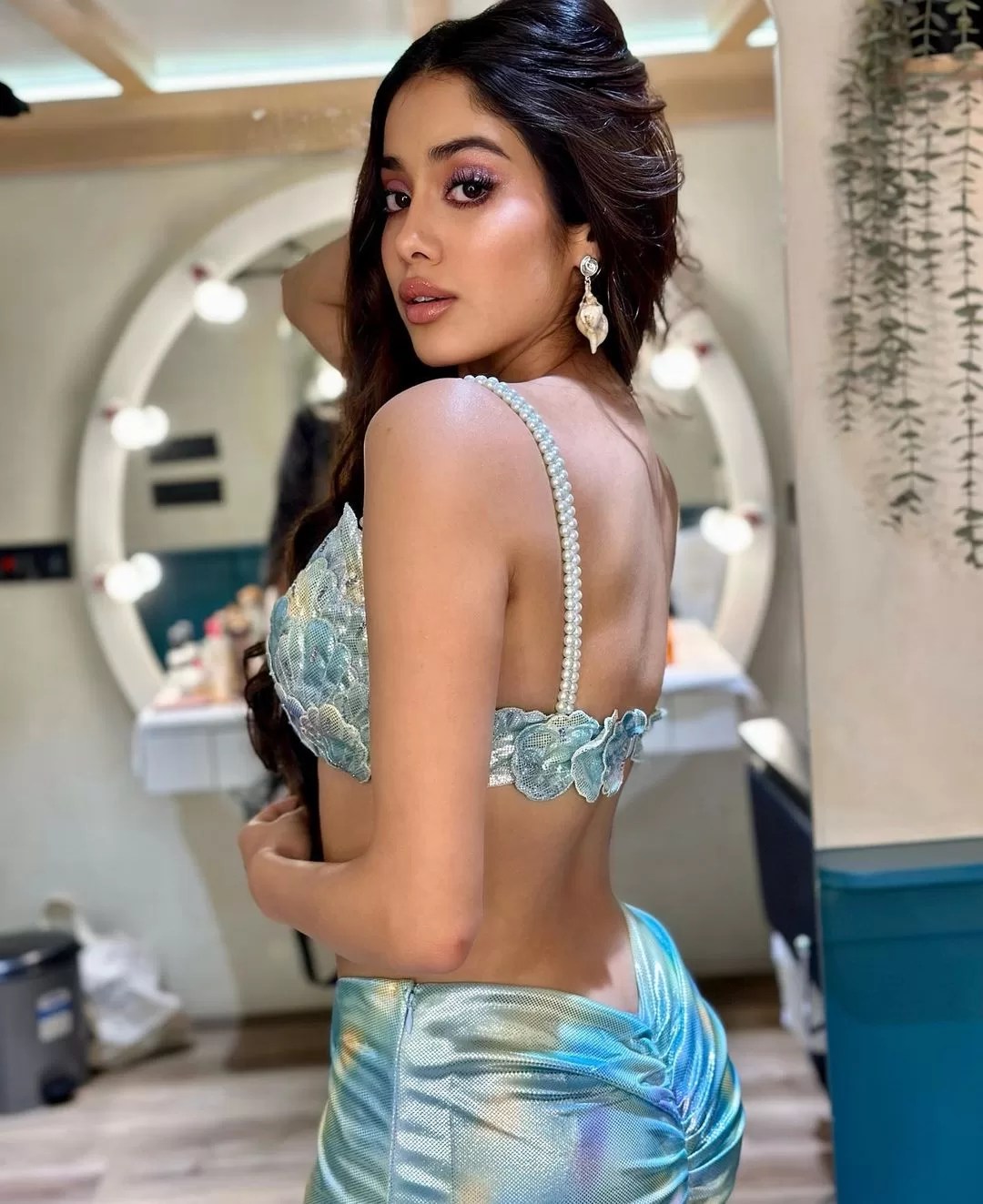 Janhvi Kapoor hot pics
