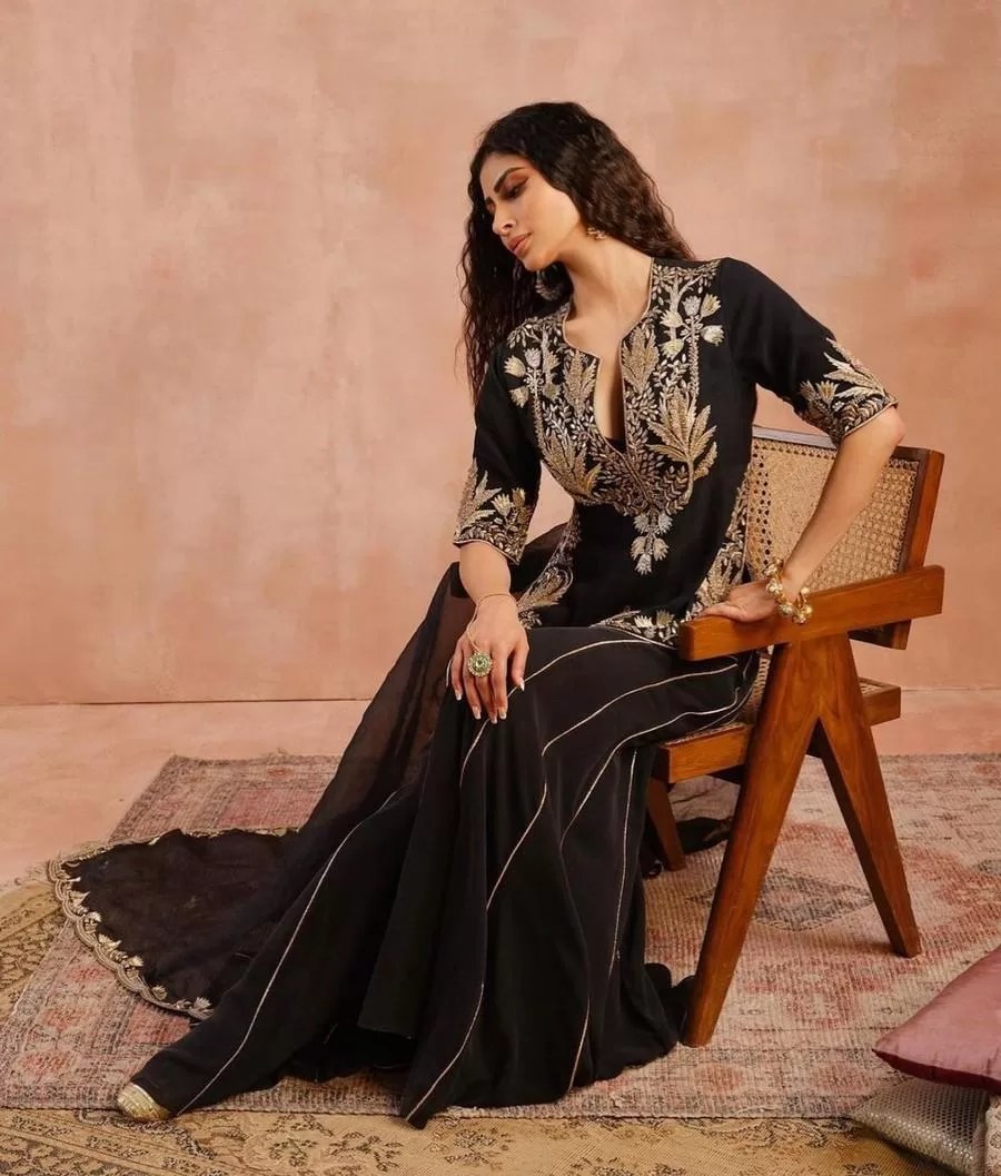 Mouni Roy new pics