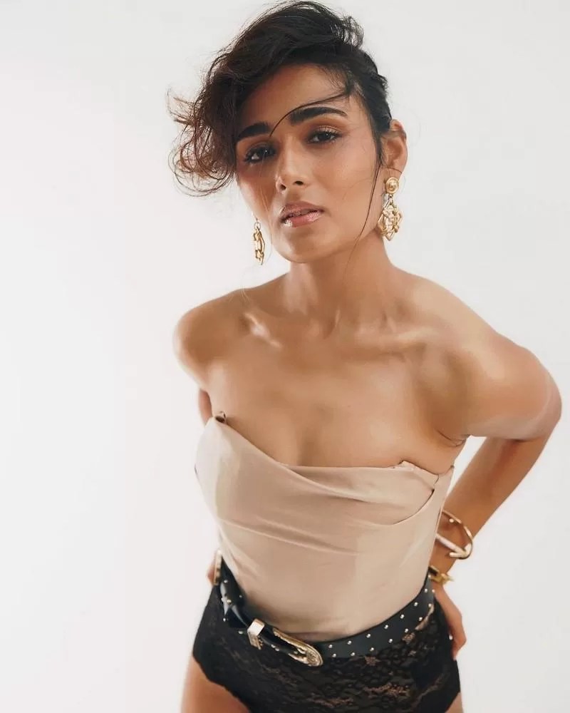 Shalini Pandey hot pics