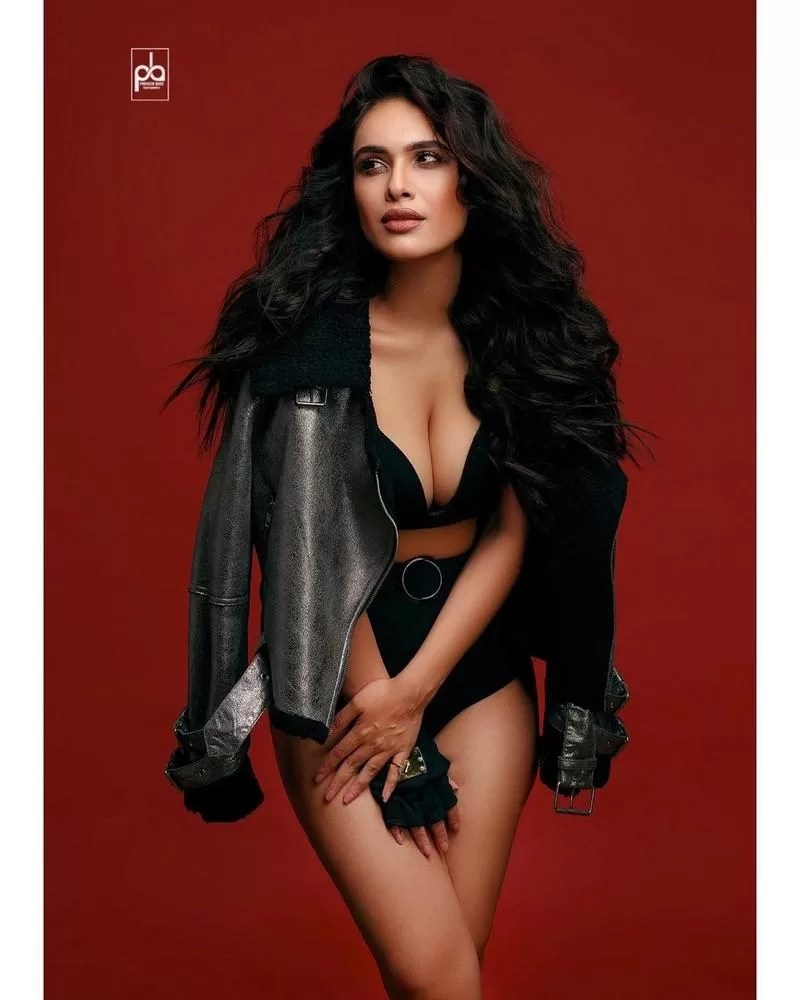 Nehhaa Malik hot pics