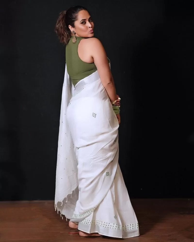 Anasuya Bharadwaj saree pics