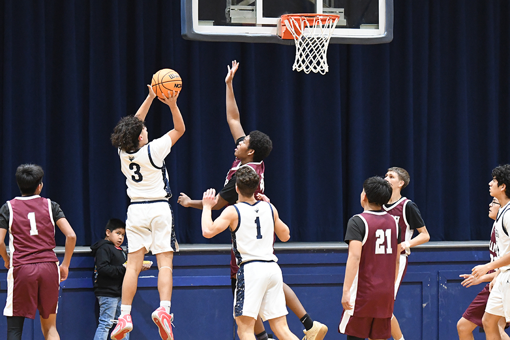 Wolves fly past the Mustangs – Gallup Sun