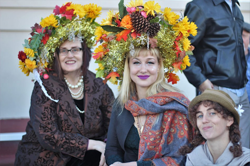 Have a happy turkey day. Thoroughbreds And Tall Hats A Thanksgiving Tradition In New Orleans Gambinos Bakery