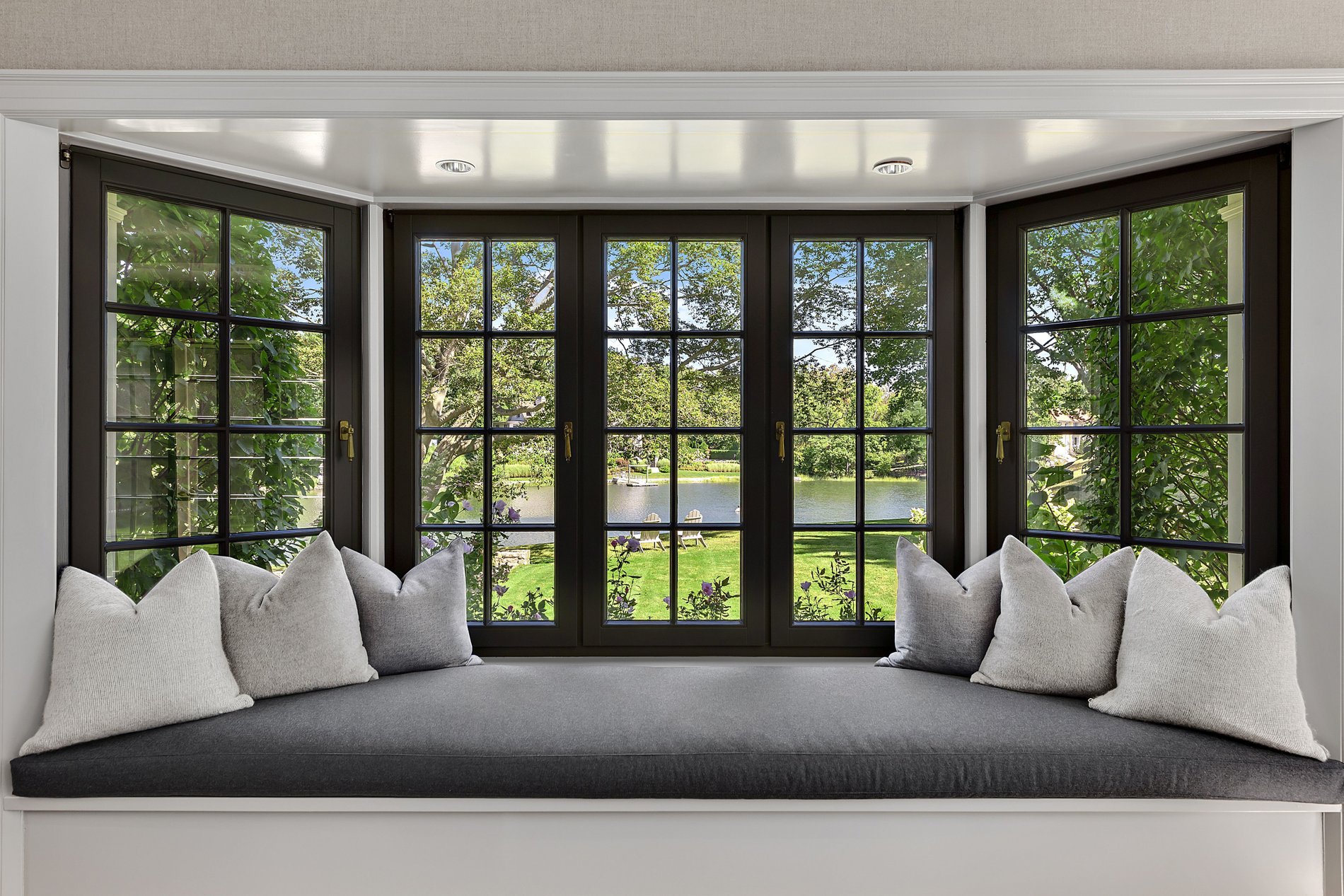 Bow windows improve the appearance of a house by their classic design and curb appeal. Window Seat Ideas How To Design A Beautiful Widow Seat