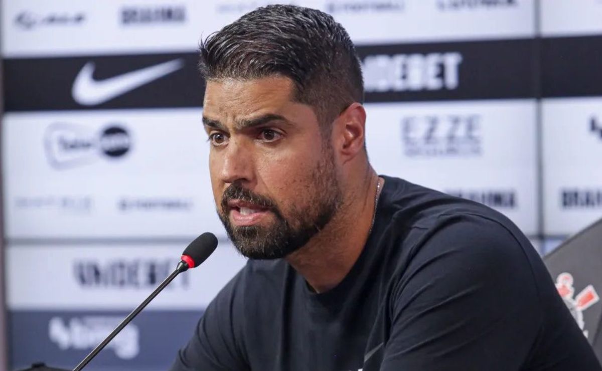 revelou tudo em plena crise: pedro raul surpreende e ‘entrega’ atitude de antónio oliveira no corinthians