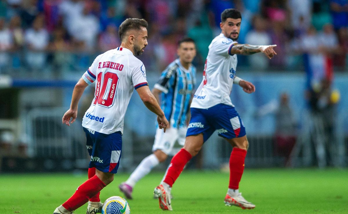 com direito a golaço de everaldo, bahia despacha grêmio pelo brasileirão e entra no g 4