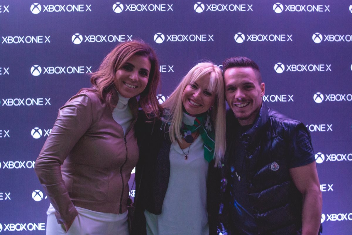 Η Πέγκυ Αντωνάκου, Διευθύνουσα Σύμβουλος της Microsoft Ελλάδας, Κύπρου και Μάλτας με την παρουσιάστρια Μαρία Μπεκατώρου και το χρυσό Ολυμπιονίκη, Λευτέρη Πετρούνια.