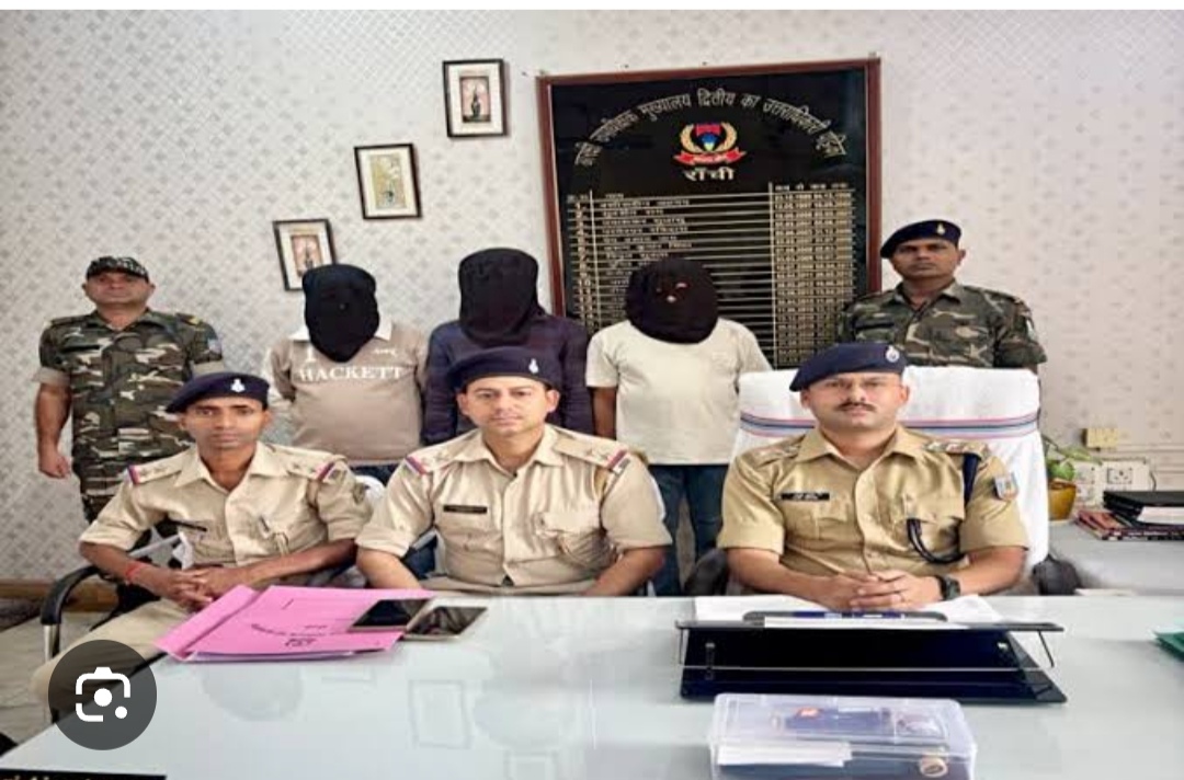 रातू में 570 बोतल प्रतिबंधित कफ सिरप के साथ तीन तस्कर गिरफ्तार