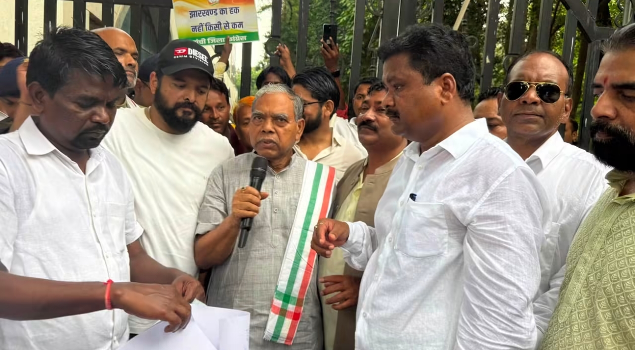 चंदा प्रकरण की निष्पक्ष जांच और MMDR संशोधन के खिलाफ रांची में कांग्रेस का धरना-प्रदर्शन
