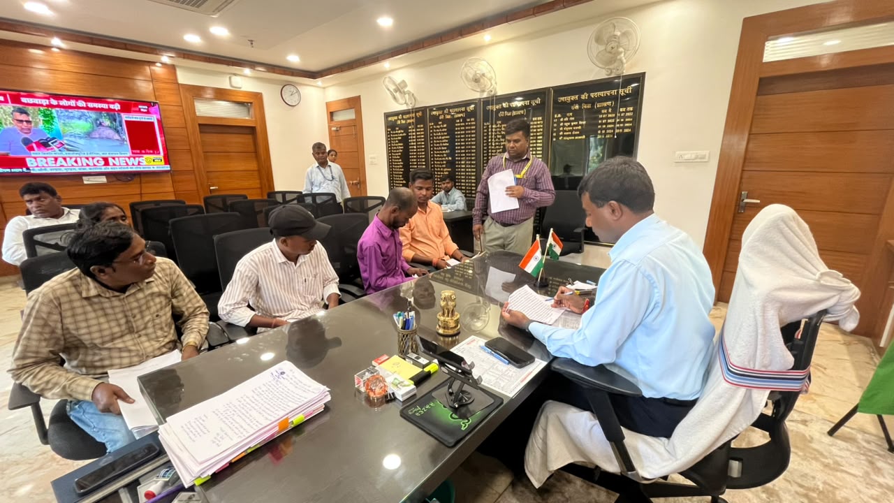 जनता दरबार में उपायुक्त मंजूनाथ भजन्त्री ने सुनीं आमजनों की फरियाद