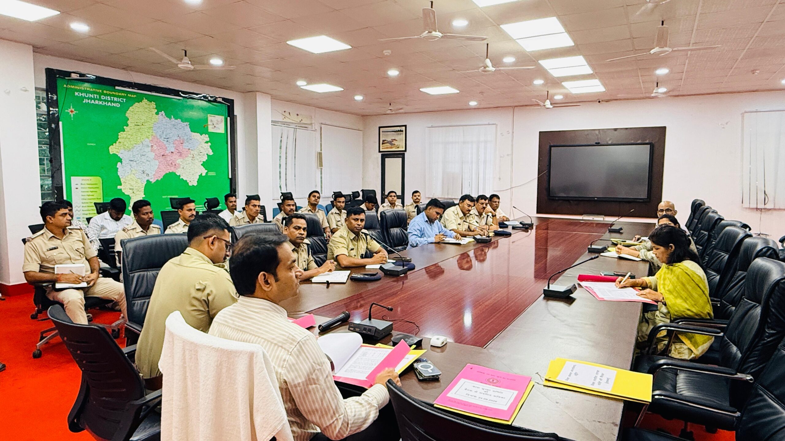 अवैध खनन एवं परिवहन पर सख्त कार्रवाई के डीसी ने दिए निर्देश