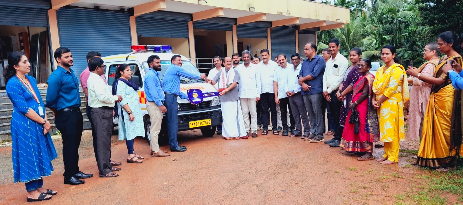 Vandse: M.S. Manja Charitable Trust Donates Ambulance to NirAmaya&nbsp;Society