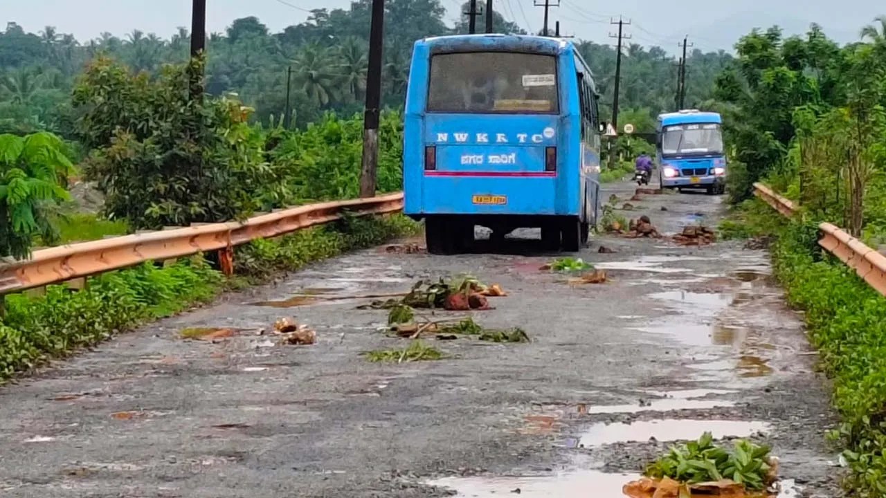 Ankola: Public Outrage Over Pothole-Ridden State Highway, Plants Planted in&nbsp;Protest