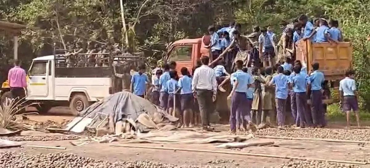 Belthangady: HM Suspended for Transporting Students in Pickup and Tipper; Drivers&nbsp;Booked