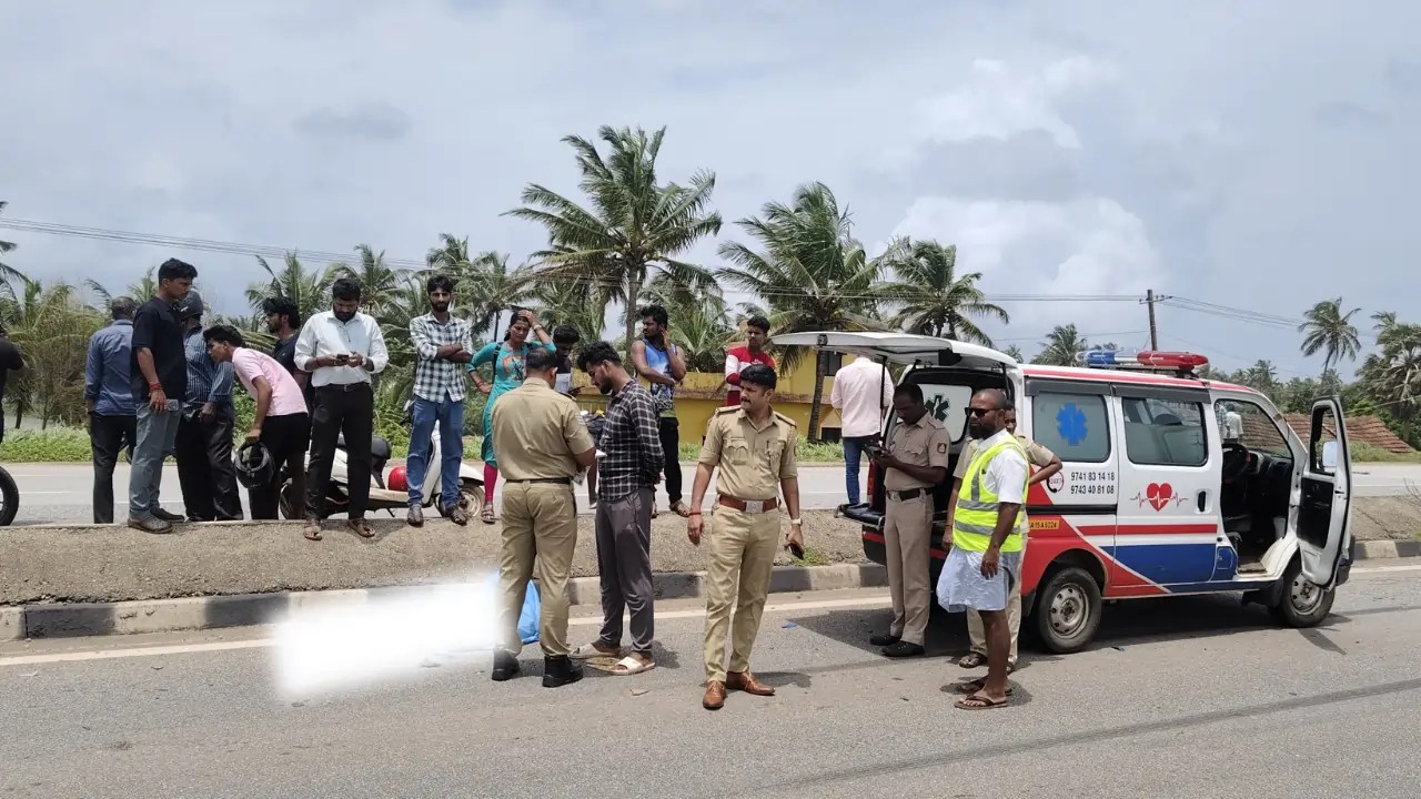 ಗಂಗೊಳ್ಳಿ: ಮರವಂತೆ ಬೀಚ್ ಬಳಿ ಭೀಕರ ಅಪಘಾತ; ಸ್ಕೂಟರ್ ಸವಾರ ಸಾವು