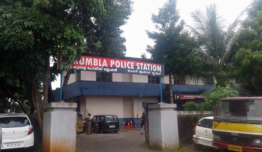 ಕಾಸರಗೋಡು: ಅಕ್ರಮ ಮರಳು ಸಾಗಾಟ ಮಾಹಿತಿ ಸೋರಿಕೆ; ಕುಂಬಳೆ ಠಾಣೆಯ 6 ಪೊಲೀಸರು&nbsp;ಅಮಾನತು