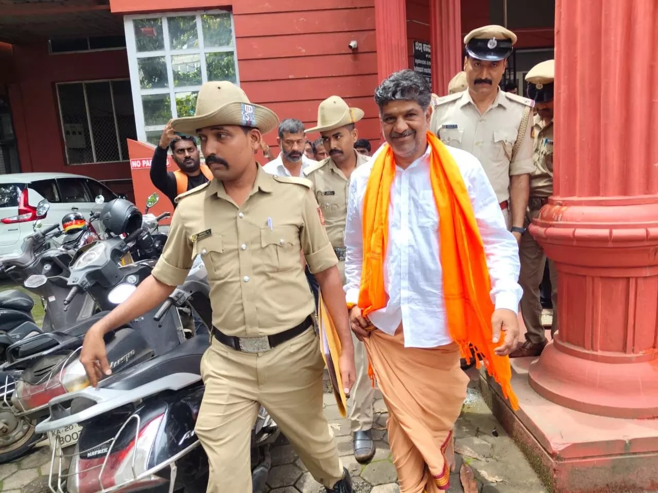 ಬೆಳ್ತಂಗಡಿ: ಸೌಜನ್ಯ ಹೋರಾಟಗಾರ ಮಹೇಶ್ ಶೆಟ್ಟಿ ತಿಮರೋಡಿಯನ್ನು ಗಡಿಪಾರು ಮಾಡಿ ಆದೇಶ; ದಕ್ಷಿಣ ಕನ್ನಡದಿಂದ ರಾಯಚೂರು&nbsp;ಸ್ಥಳಾಂತರ