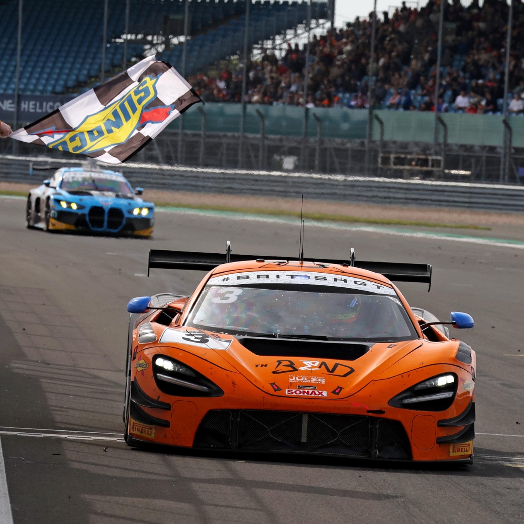 Optimum McLaren winning British GT