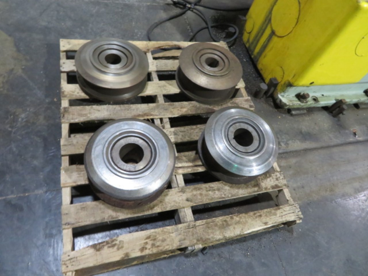 Thompson 16CH Hydraulic Surface Grinder with 4 Chucks