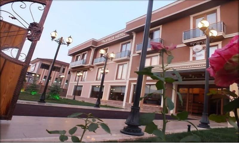 Karabük’te otelde doğal gaz kaçağı: Çok sayıda kişi hastaneye kaldırıldı…