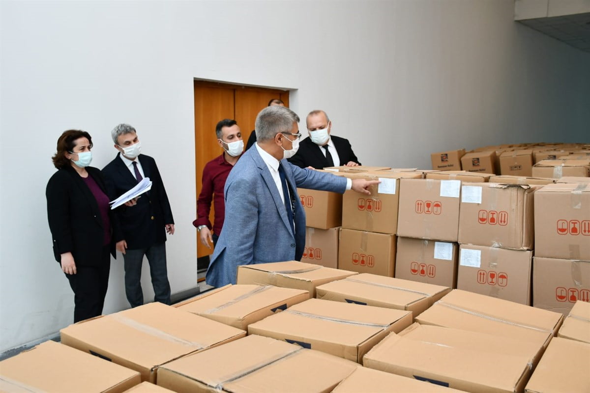 Vali Gürel, “Ramazan Ayı Dolayısıyla Karabük Merkez’de 840 Aileye 240 Bin ₺’lik Nakdi Yardım Yapıldı.”