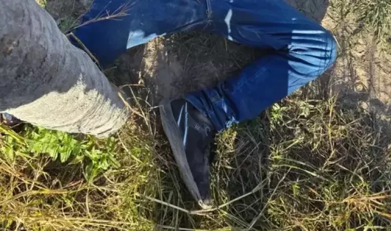 Corpo é encontrado com perfurações de faca