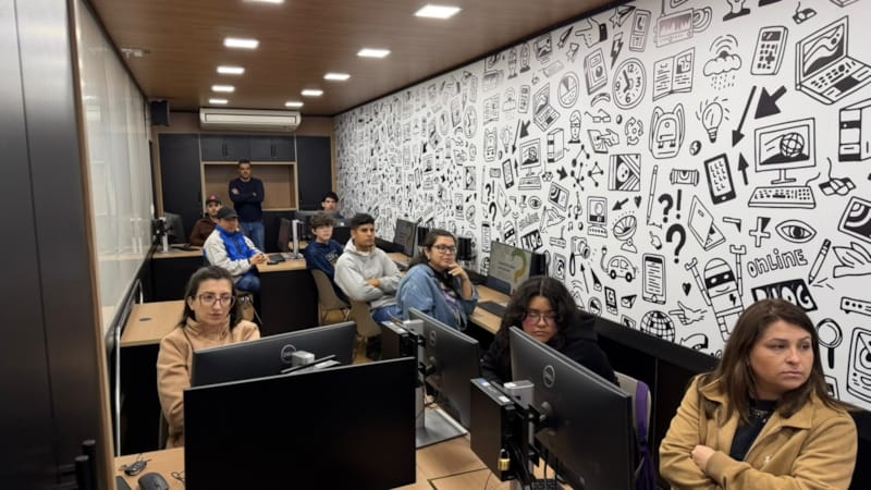 Carreta do Senac MS oferece cursos gratuitos de Inteligência Artificial em Ponta Porã