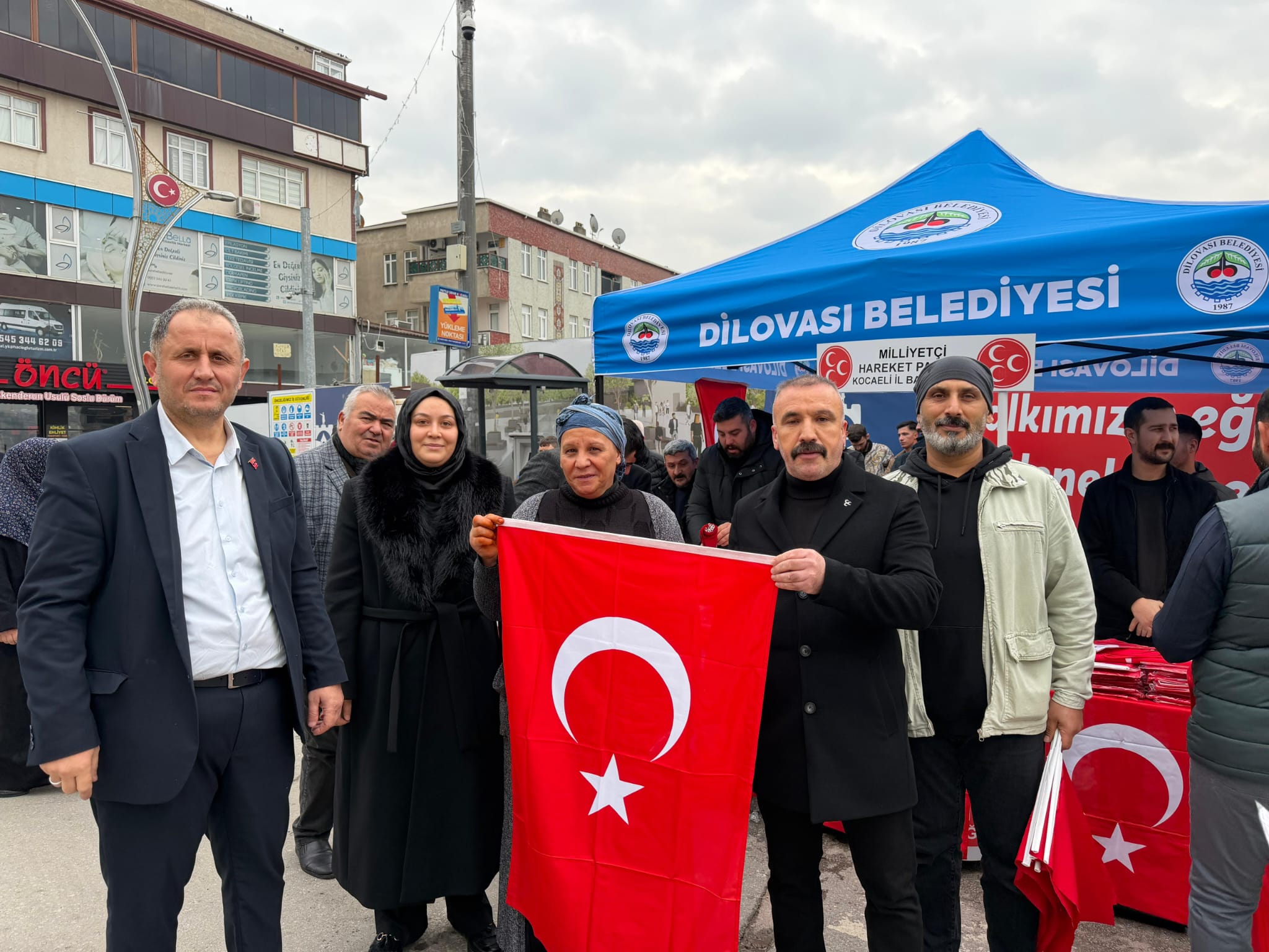 Dilovası'nda 5 Bin Bayraklı Tepki!