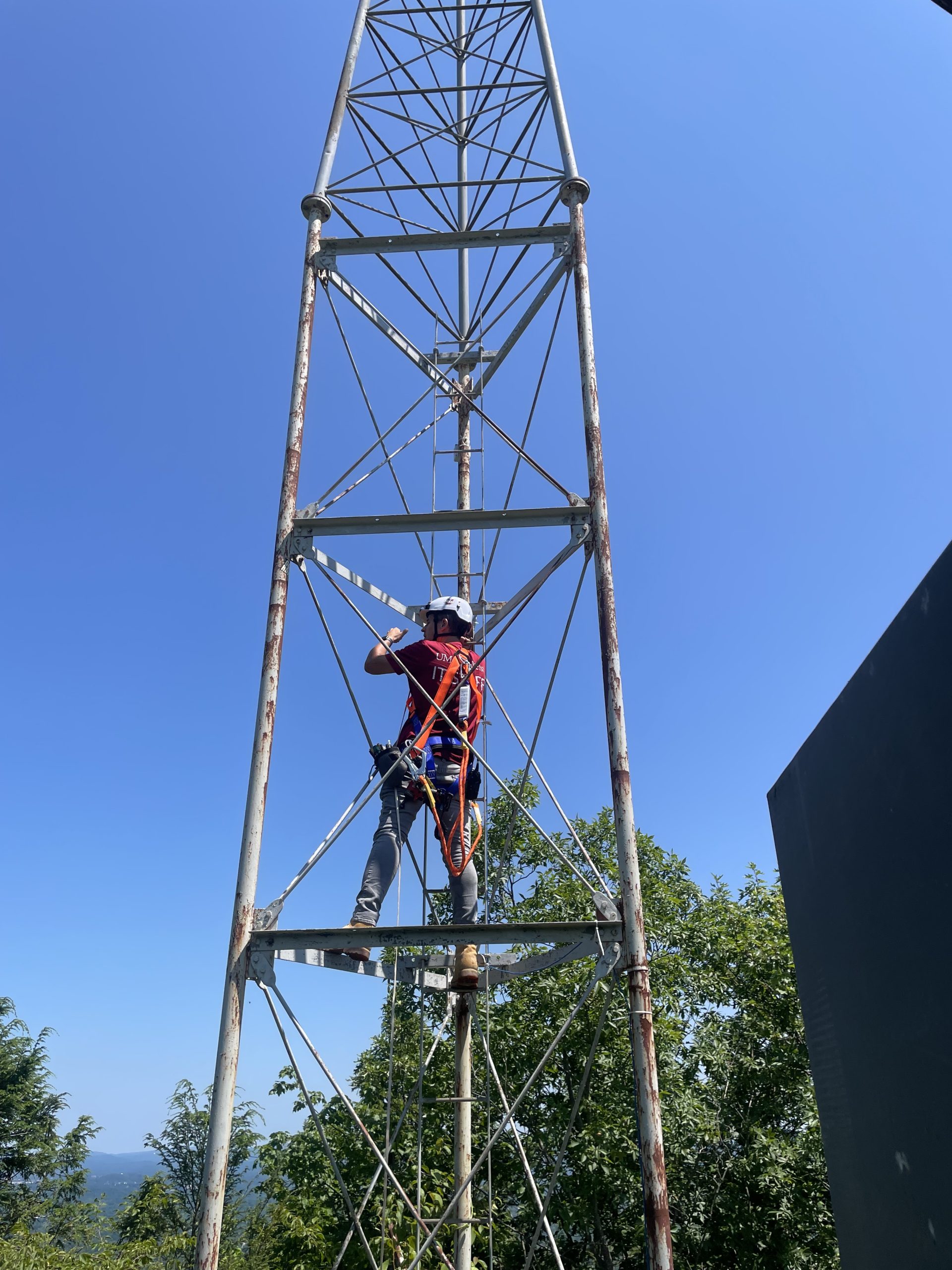 gazettenet.com - Scott Merzbach - Amherst project aims to close radio gap over the Notch