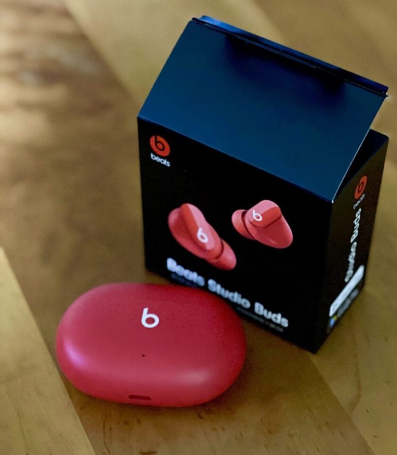 beats studio buds red