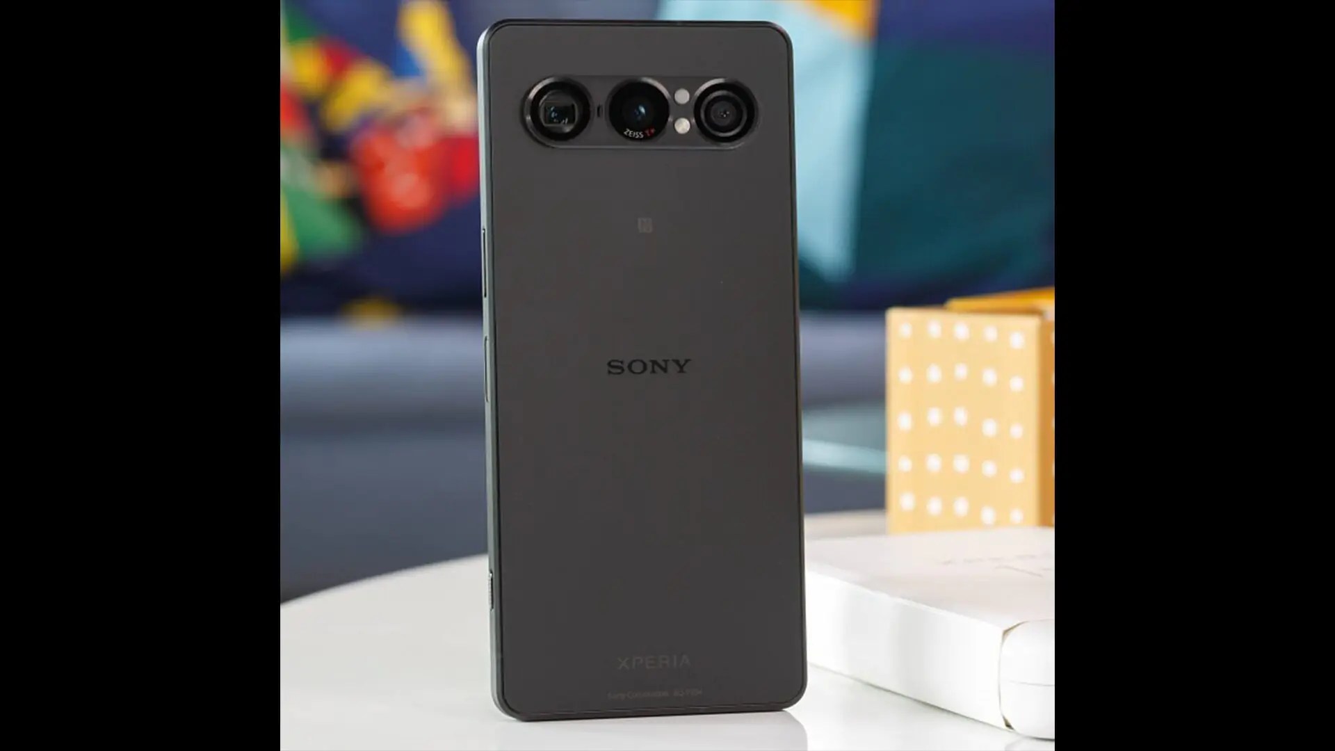 Xperia 1Ⅷの合成画像。こんなデザインだったらちょっと嫌だな