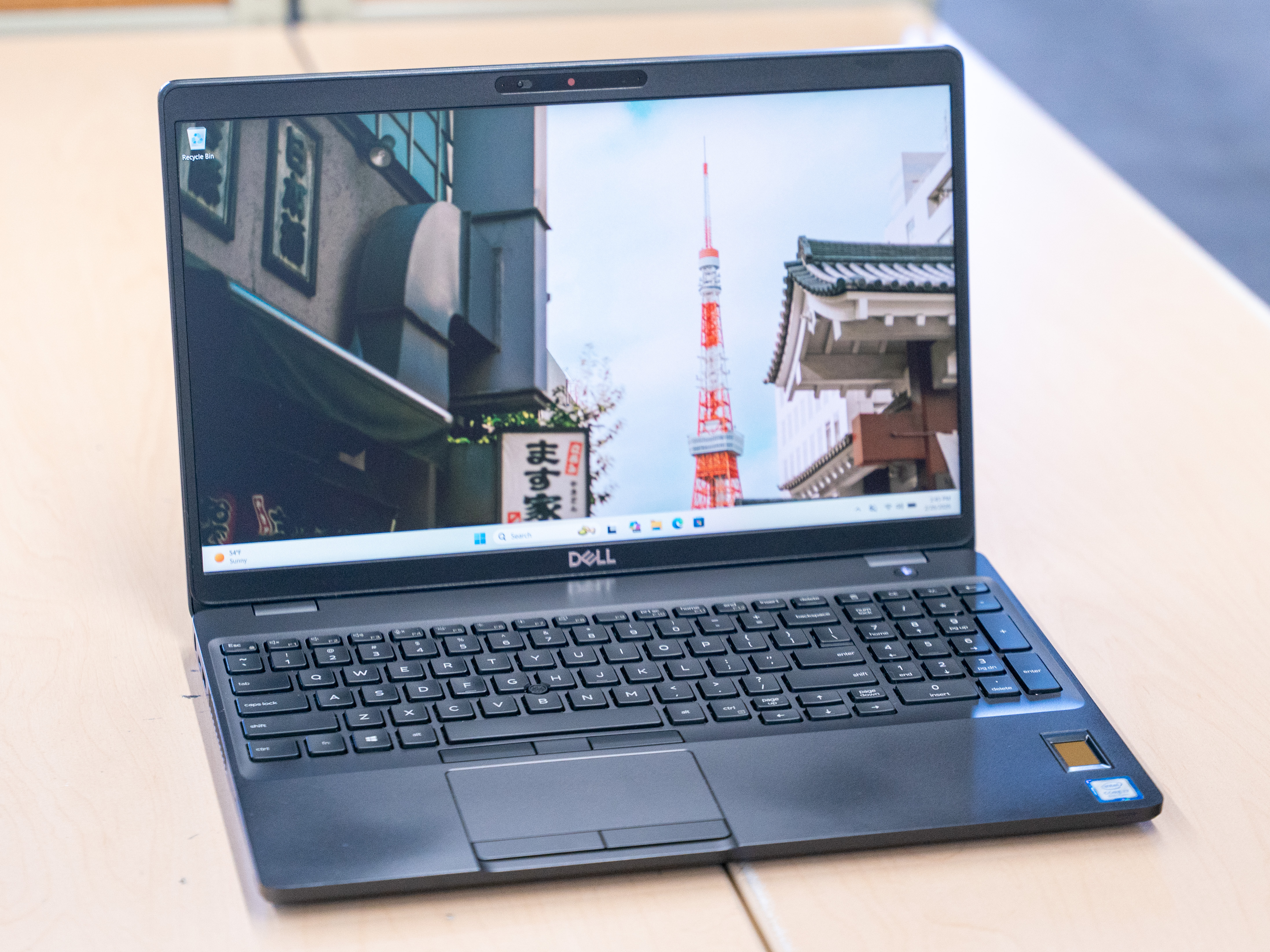 $220 Dell Precision 3540 i7-8665U 256GB SSD 16GB RAM Pro WX 3100