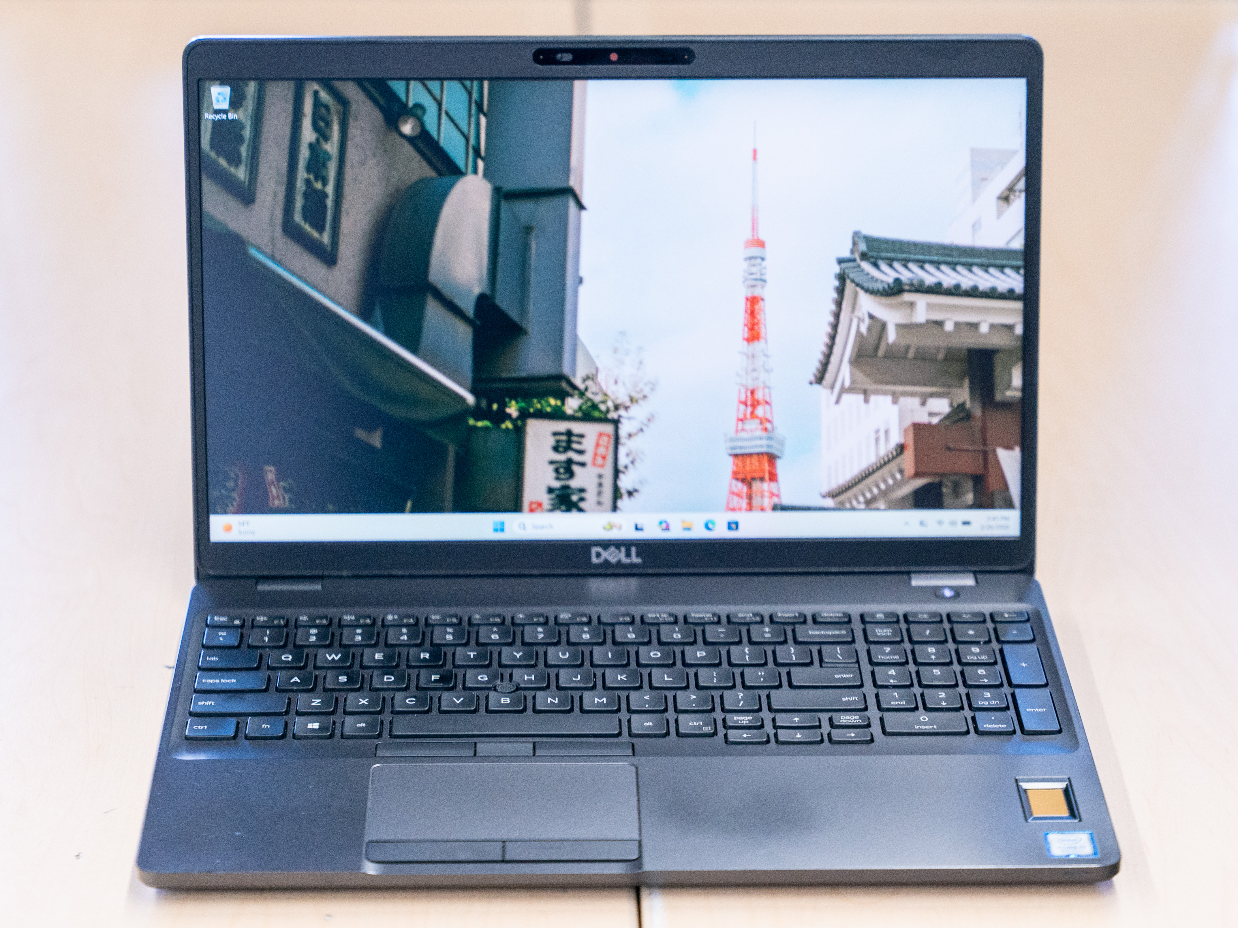 $220 Dell Precision 3540 i7-8665U 256GB SSD 16GB RAM Pro WX 3100