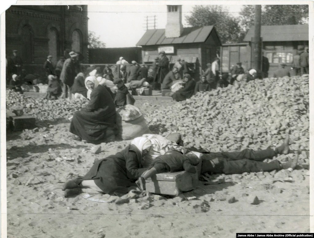 Hungry and exhausted peasants wait by the railroad tracks in Kharkiv in 1932.