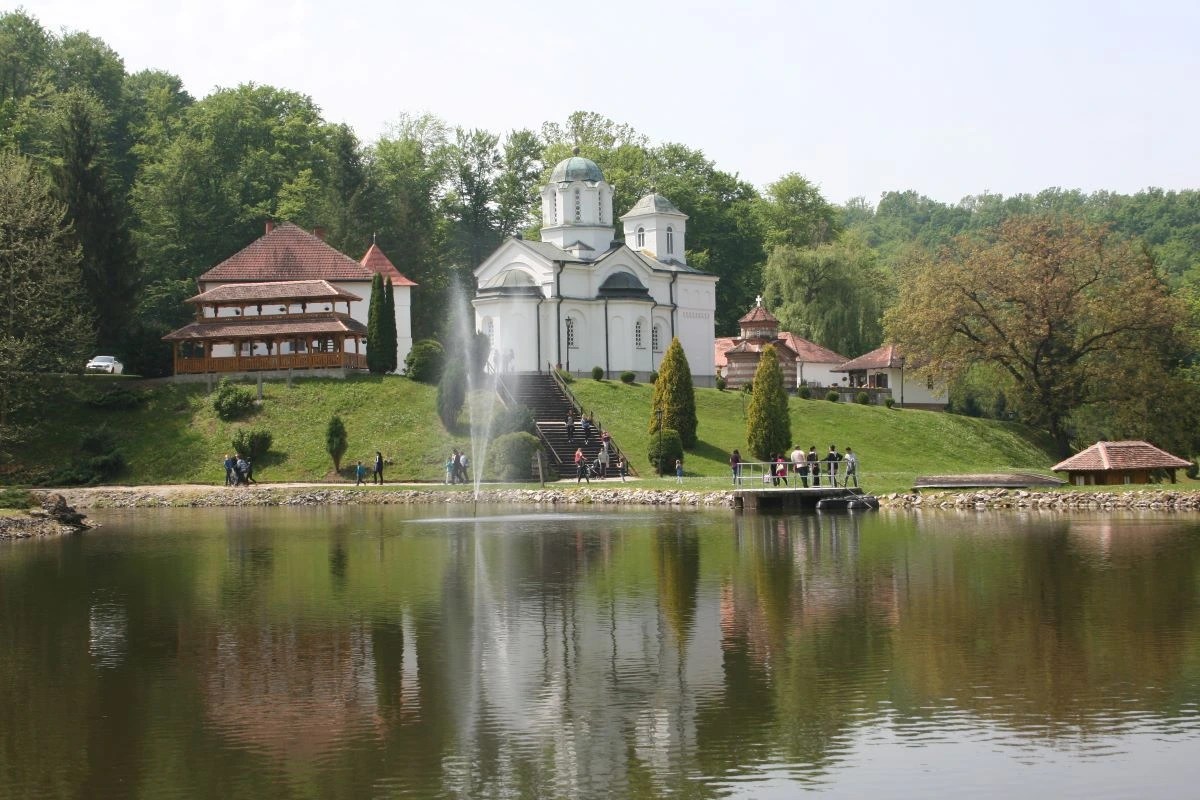 Manastirsko jezero