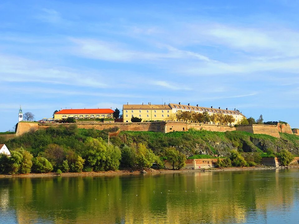 Petrovaradinska tvrđava sa reke