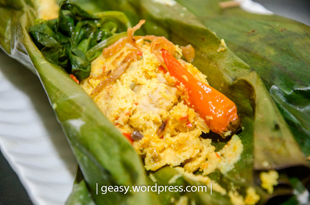 pepes tuna bumbu kelapa