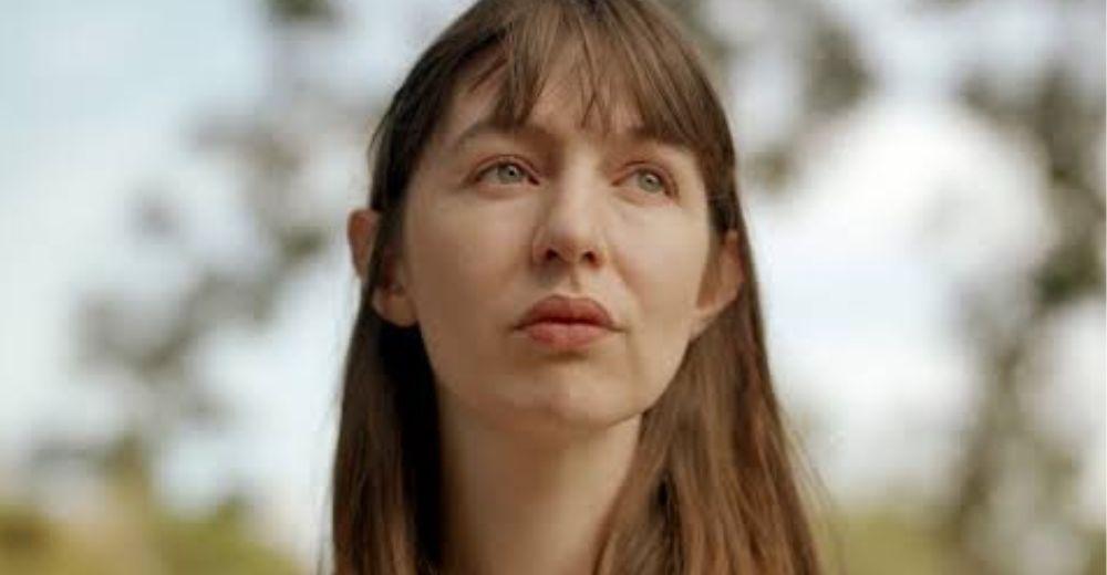 Sally Rooney está prestes a lançar seu quarto livro, Intermezzo