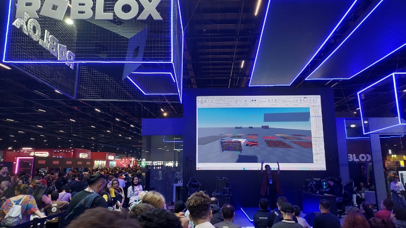 Estande interativo do Roblox movimenta a comunidade na gamescom latam 2025