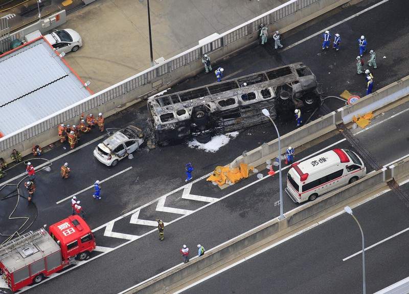 事故原因は過労か居眠り 名古屋高速道路でバス横転して炎上 げいくち
