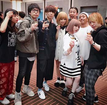 【直筆サイン】 あいみょん・chelmico・きゃりーぱみゅぱみゅ・川谷絵音 きゃりーぱみゅぱみゅがインスタにゲス川谷絵音との画像アップで批判