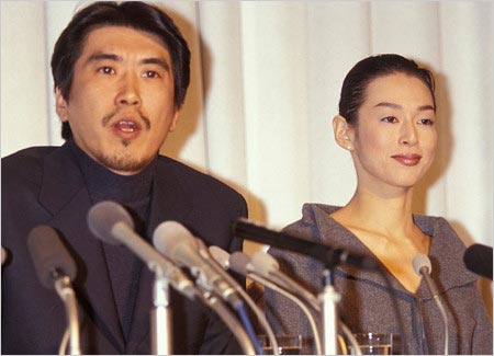 入手困難】1998年スポーツ新聞完品石橋貴明鈴木保奈美結婚